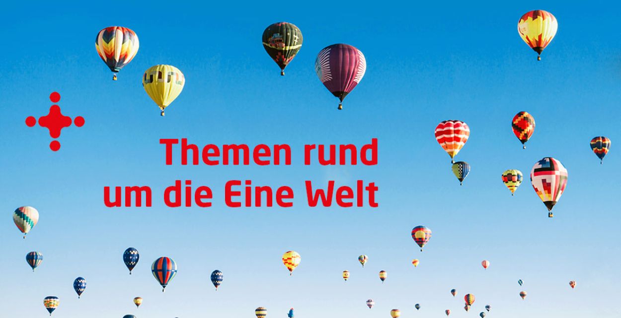 Viele Ballons am weiten Horizont