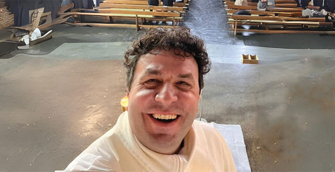 Selfie von Maroniten-Pater Gaby Geagea in einer Messe.