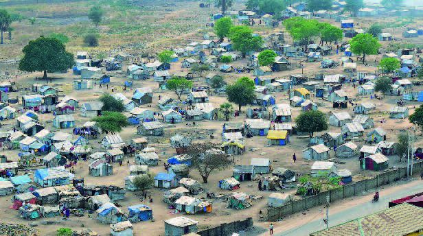 S√úDSUDAN, Hauptstadt Juba, Slum, Armensiedlung mit IDP Binnenfl√ºchtlingen aus den verschiedenen Konflikten im S√ºdsudan am Hotel Pyramid