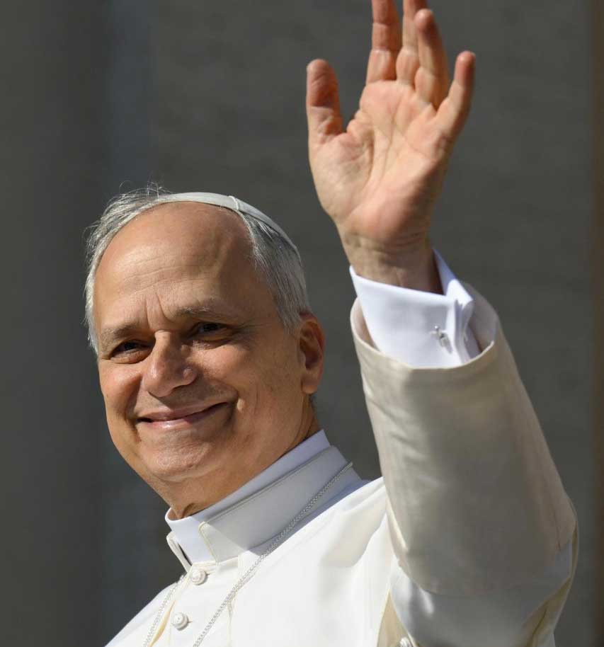 Papst Leo XIV. winkt