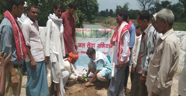 Indien Laudato Si Father Anand und Helfer