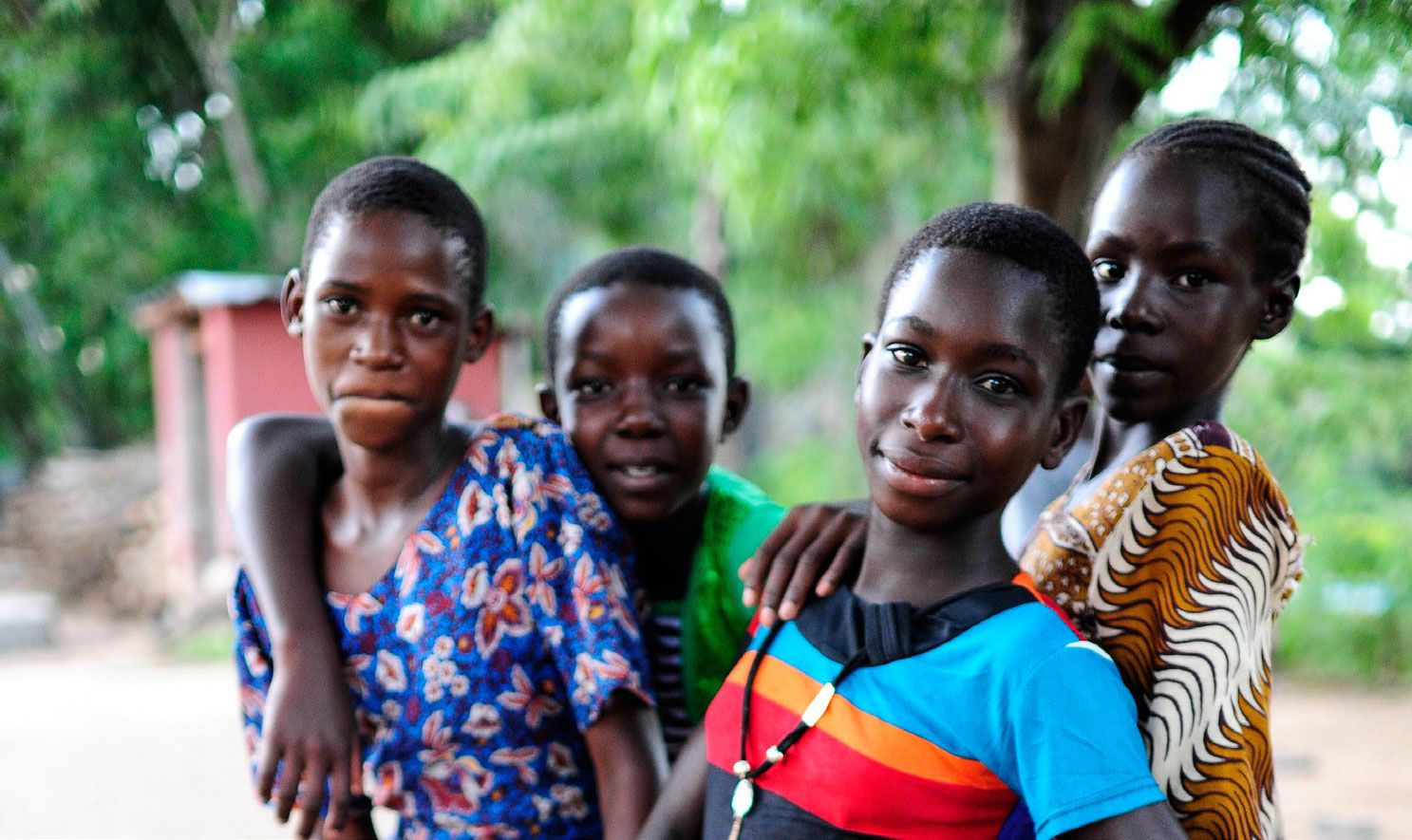 Kinder und junge Frauen finden im Wohnheim Jipe Moyo wieder Lebensfreude 