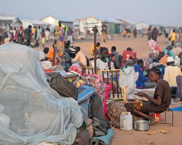Bis zu 2000 Menschen erreichen täglich die Grenzstadt Renk im Südsudan. Foto: Jörg Böthling
