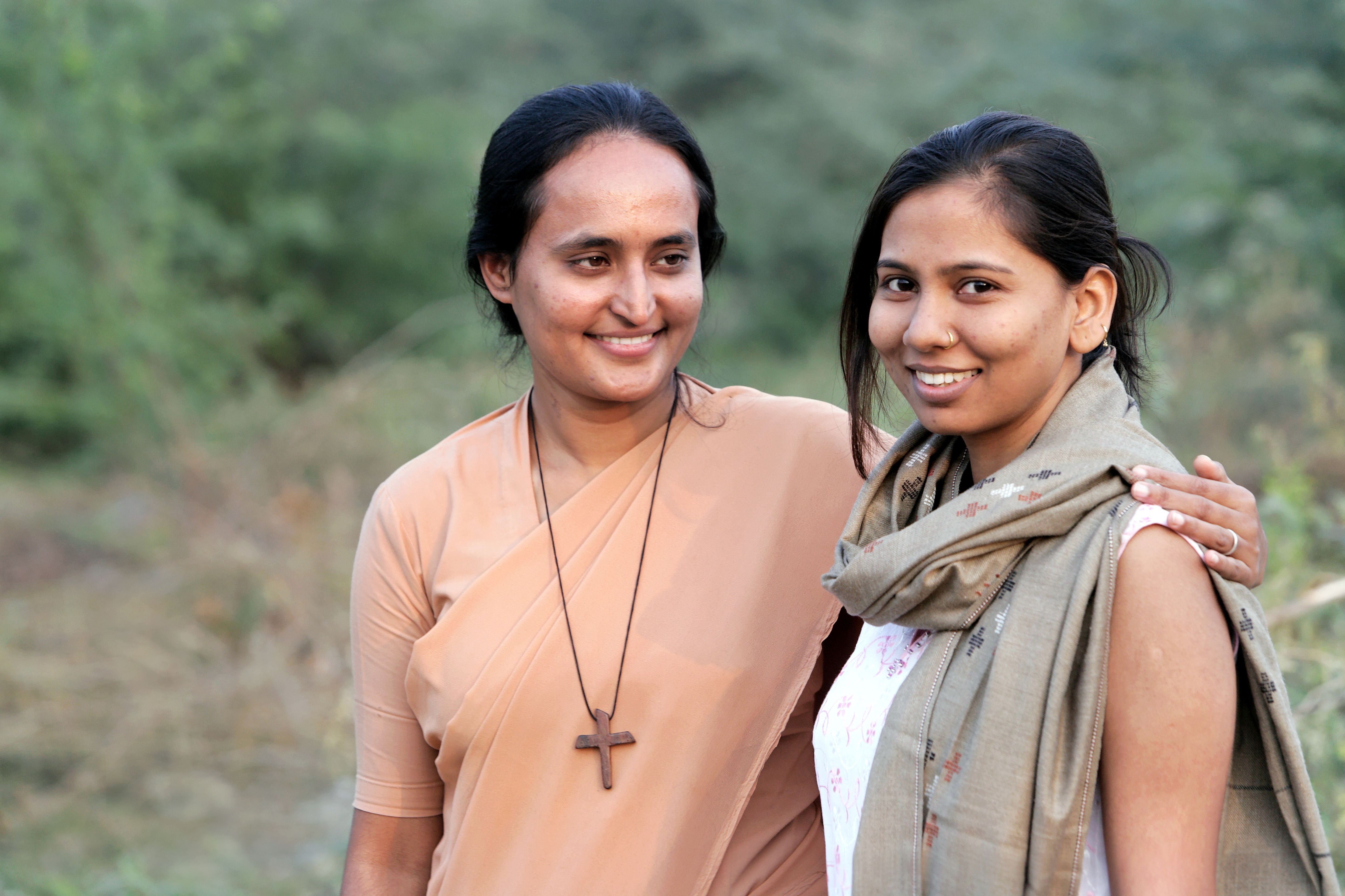 Schwester Leeza steht an der Seite der Frauen in Lucknow, Uttar Pradesh, Indien