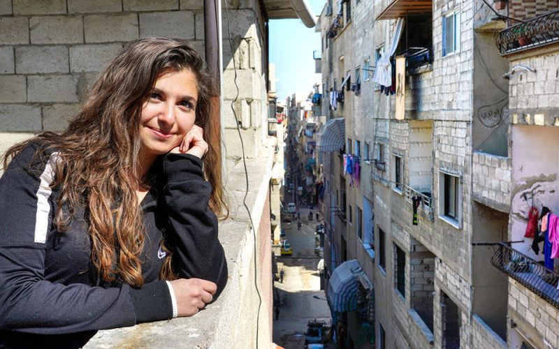 Katia Sioufi sieht vom Balkon in Damaskus
