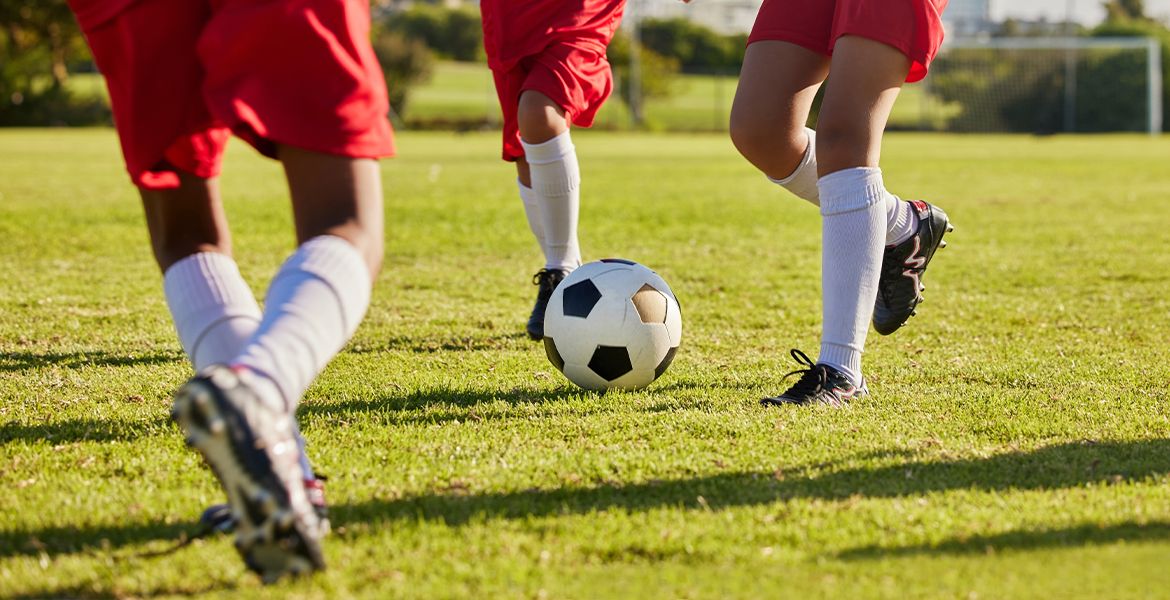 Kinder-Fußballmannschaft missio Unity-Cup 2024; Foto: iStock/PeopleImages