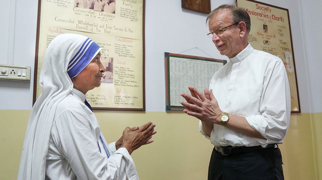 missio-Präsident Monsignore Huber trifft Schwester Mary Joseph, die neue Generaloberin der Missionarinnen der Nächstenliebe