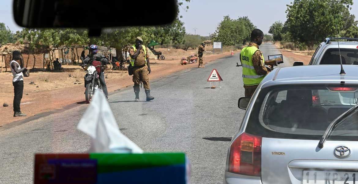 Polizeikontrollen in der Diözese Kaya in Burkina Faso. Foto: Jörg Böthling