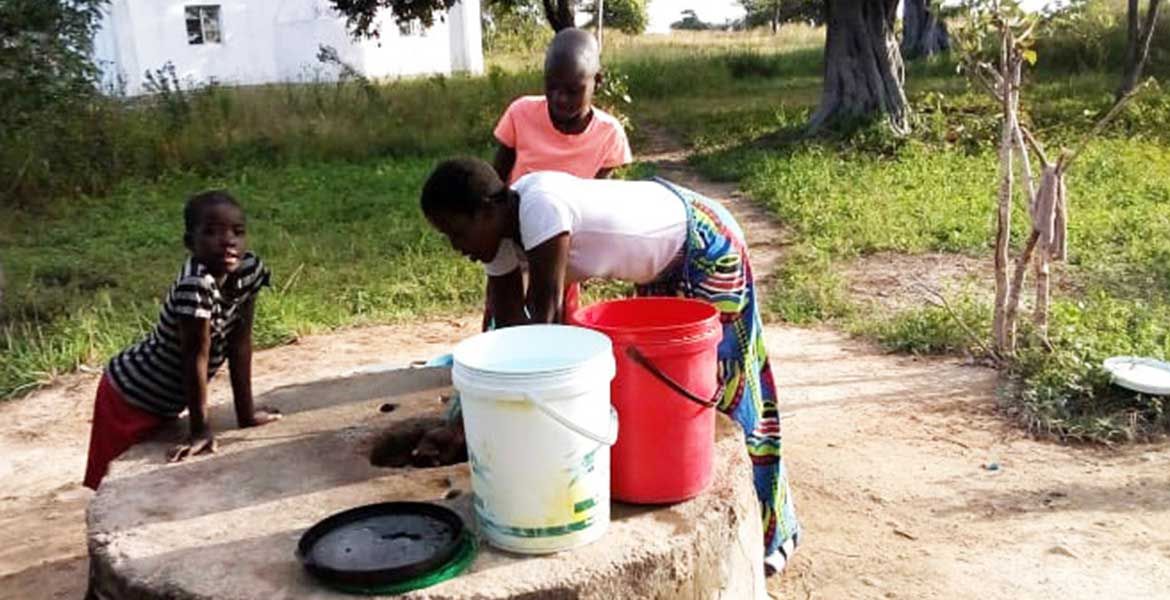 Ein neuer Brunnen für Menschen in Simbabwe