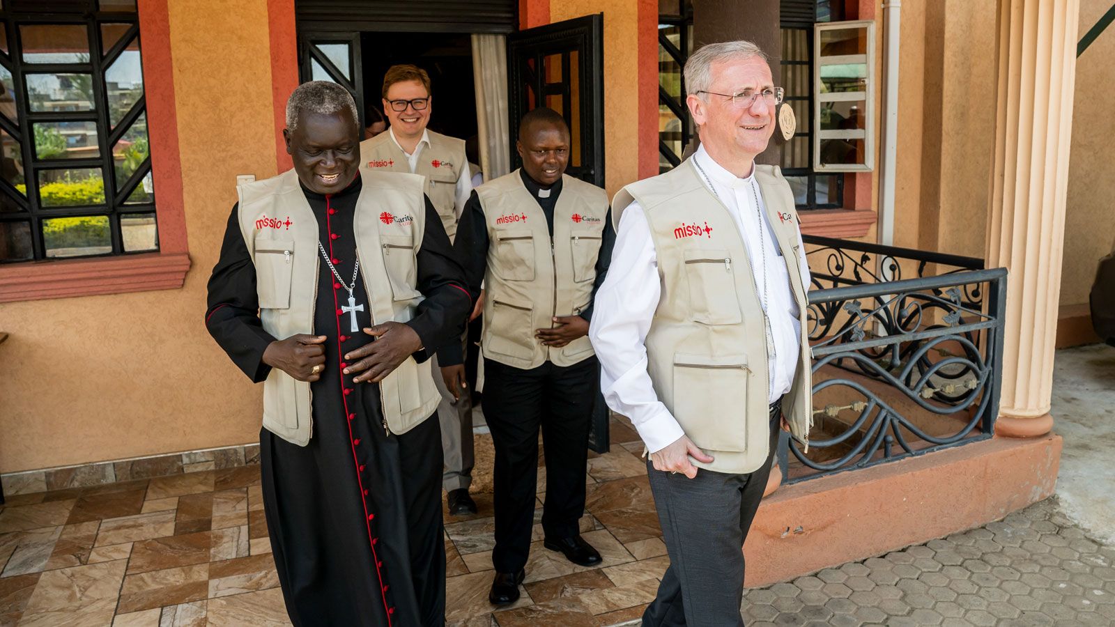 Erzbischof Philip Anyolo und Erzbischof Dr. Stefan Heße in Githurai im Großraum Nairobi