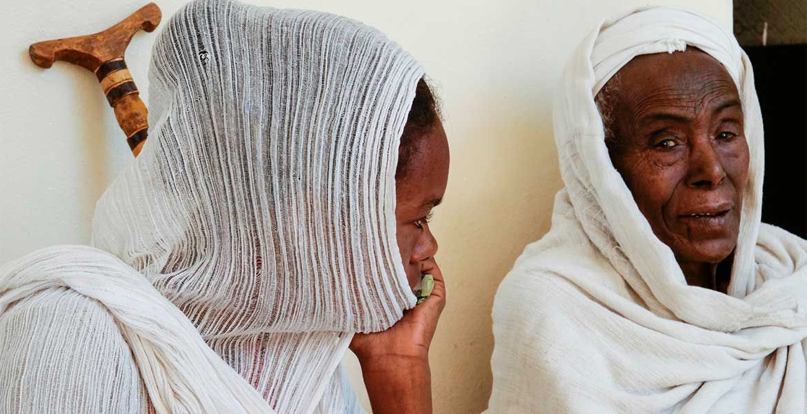 Frauen warten auf die Behandlung in der Blessed Weiss Liberat Klinik in Äthiopien