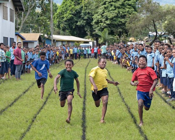 In Papua-Neuguinea ist Bildung eine Herausforderung, weil die meisten Menschen in abgelegenen Dörfern leben. Foto: Jörg Böthling